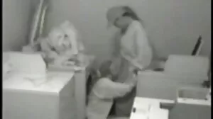 Handjob المشهد مع رهيبة Lena Paul لحس كس جامد من Mofos