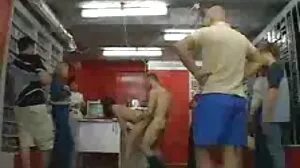 فيلم In The Bed إباحي مع Chloe سكس امريكى جامد Temple المغري و Mona Wales من Mommy's Girl